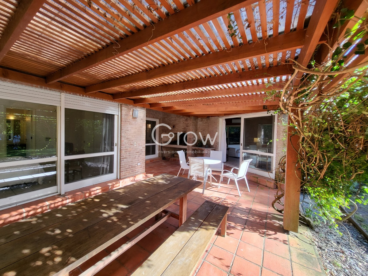 Casa ID.432 - Casa en venta en Punta del Este, barrio privado, barrio cerrado La Arbolada