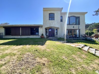 Casa de 4 dormitorios en venta, en Punta del Este 