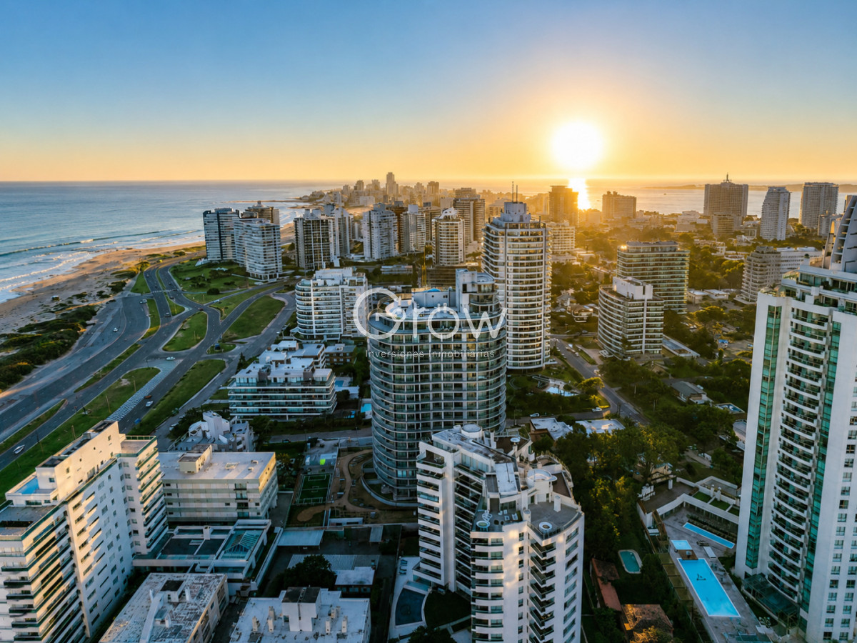 Apartamento ID.4010 - Apartamento en venta de 2 dormitorios en Playa Brava Punta del Este