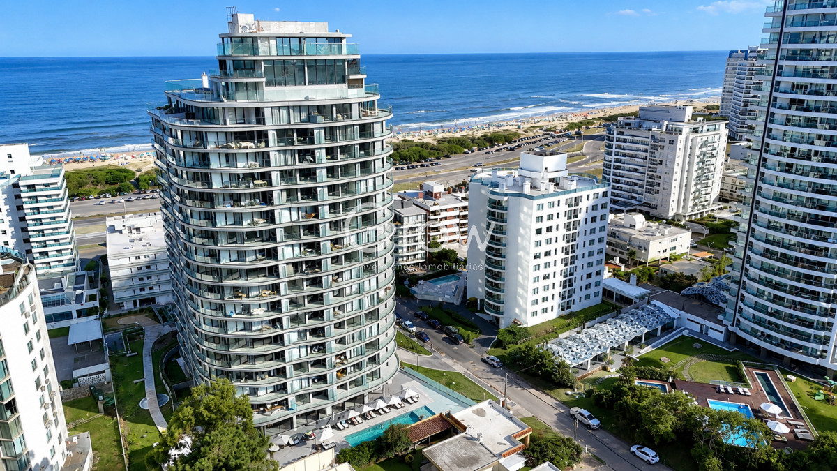 Apartamento ID.4010 - Apartamento en venta de 2 dormitorios en Playa Brava Punta del Este