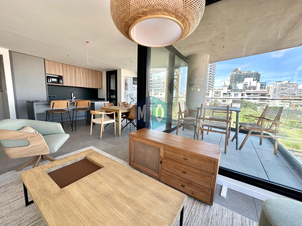 Apartamento ID.1110 - Apartamento de 2 dormitorios en venta, Punta del Este, Playa Brava.