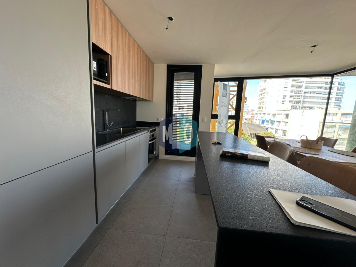 Apartamento ID.1110 - Apartamento de 2 dormitorios en venta, Punta del Este, Playa Brava.