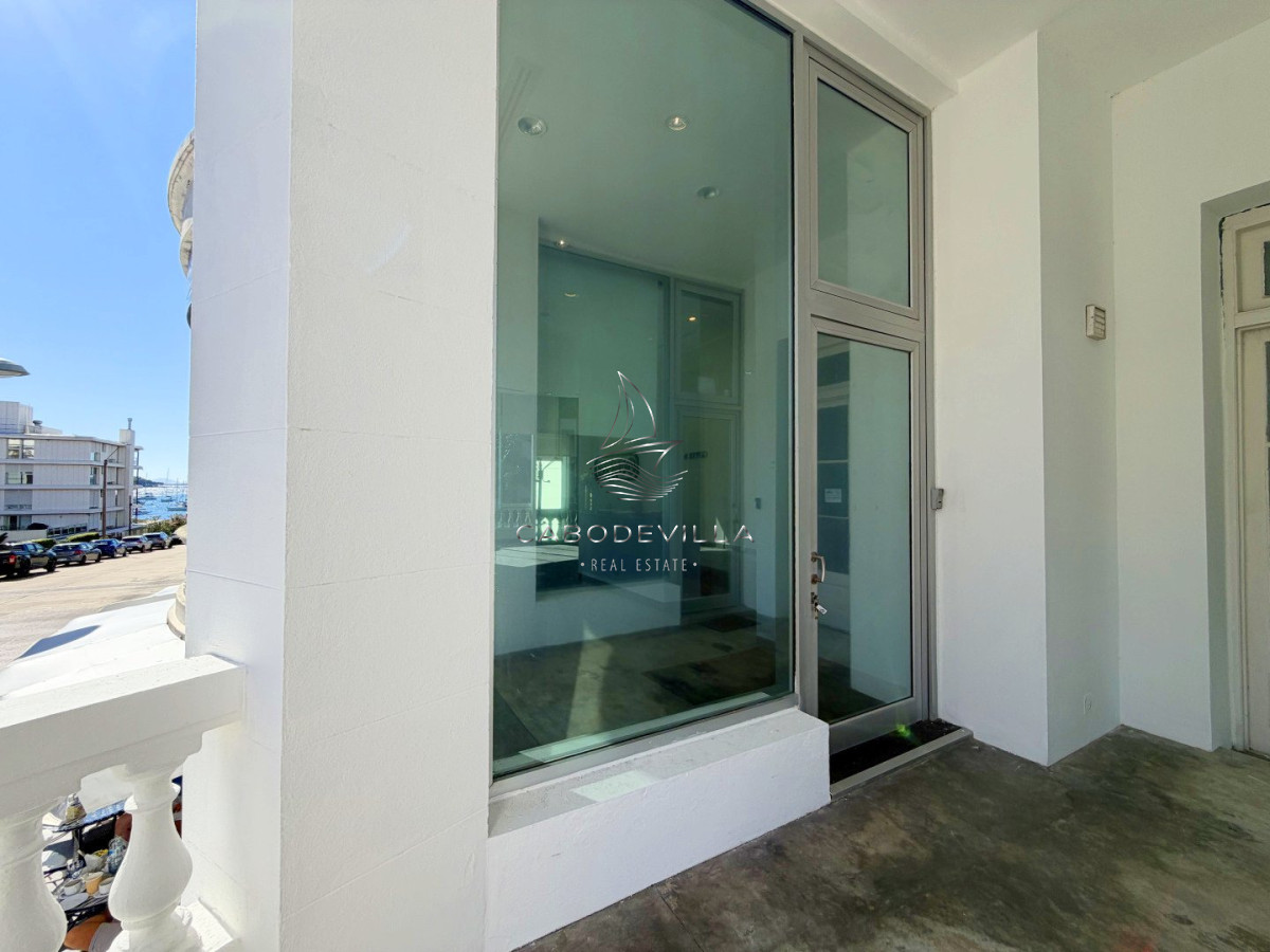 Local Comercial ID.1056 - Local en alquiler anual en calle 20 Fashion Road Punta del Este