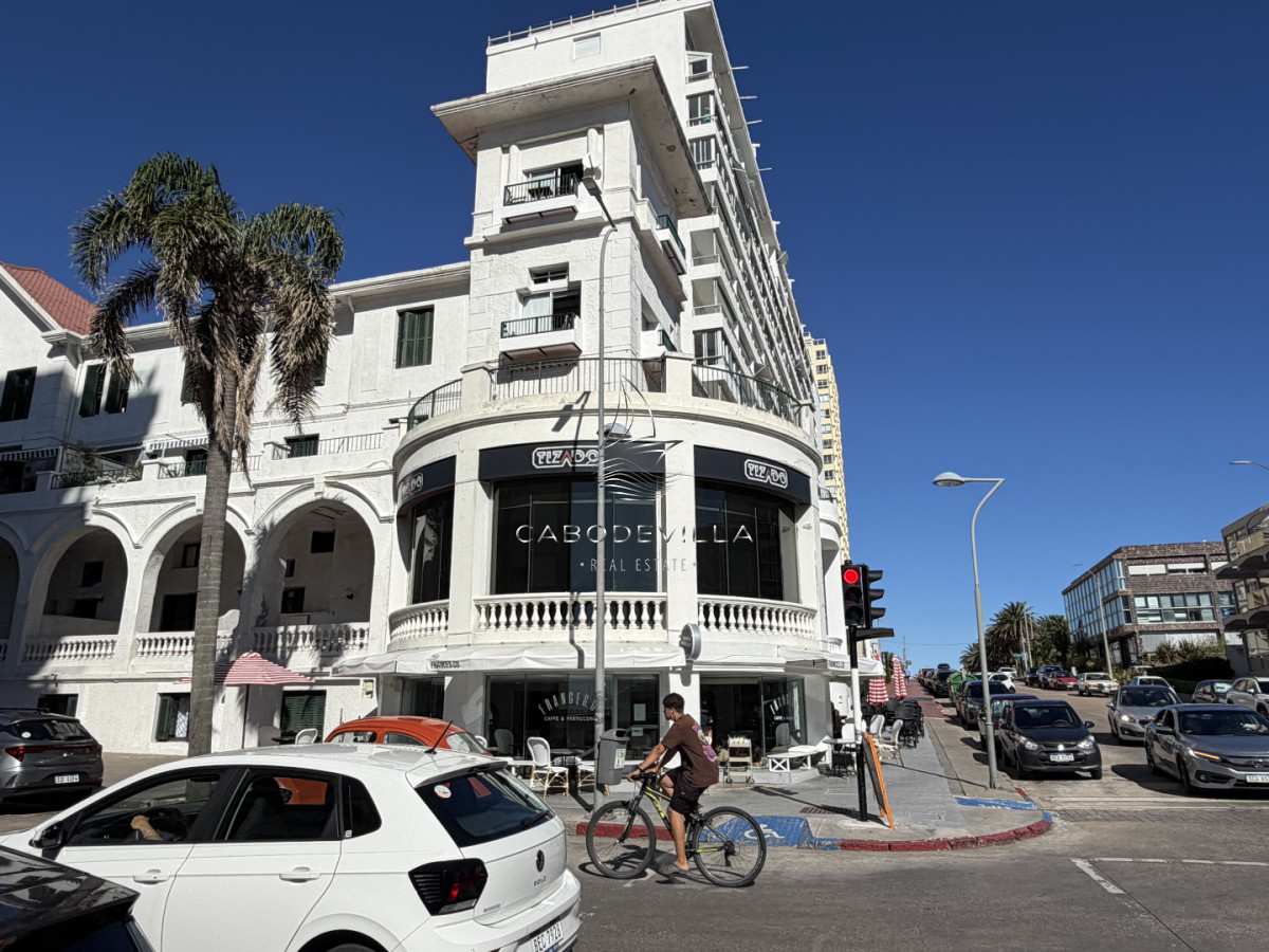 Local Comercial ID.1056 - Local en alquiler anual en calle 20 Fashion Road Punta del Este