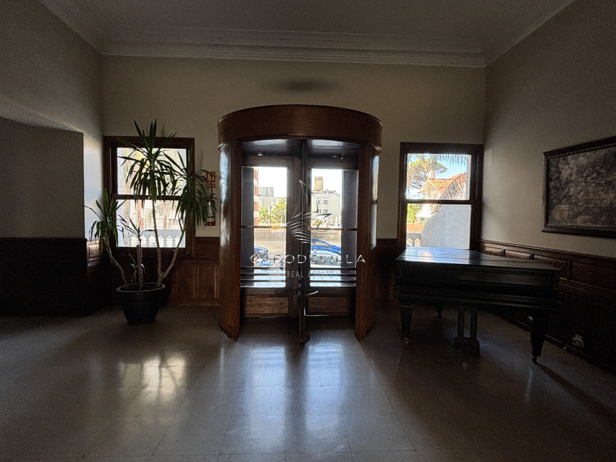 Local Comercial ID.1056 - Local en alquiler anual en calle 20 Fashion Road Punta del Este