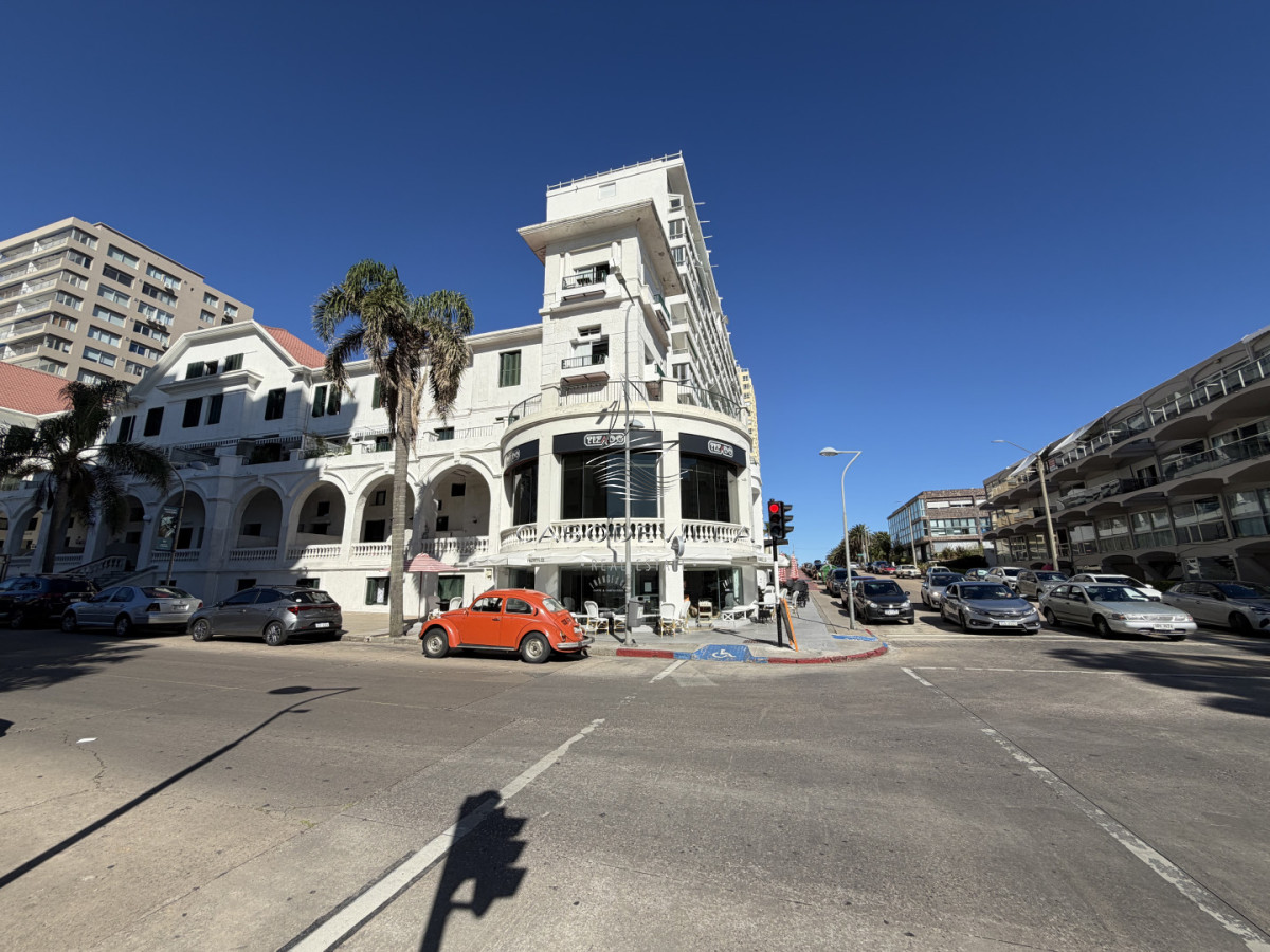 Local Comercial ID.1056 - Local en alquiler anual en calle 20 Fashion Road Punta del Este