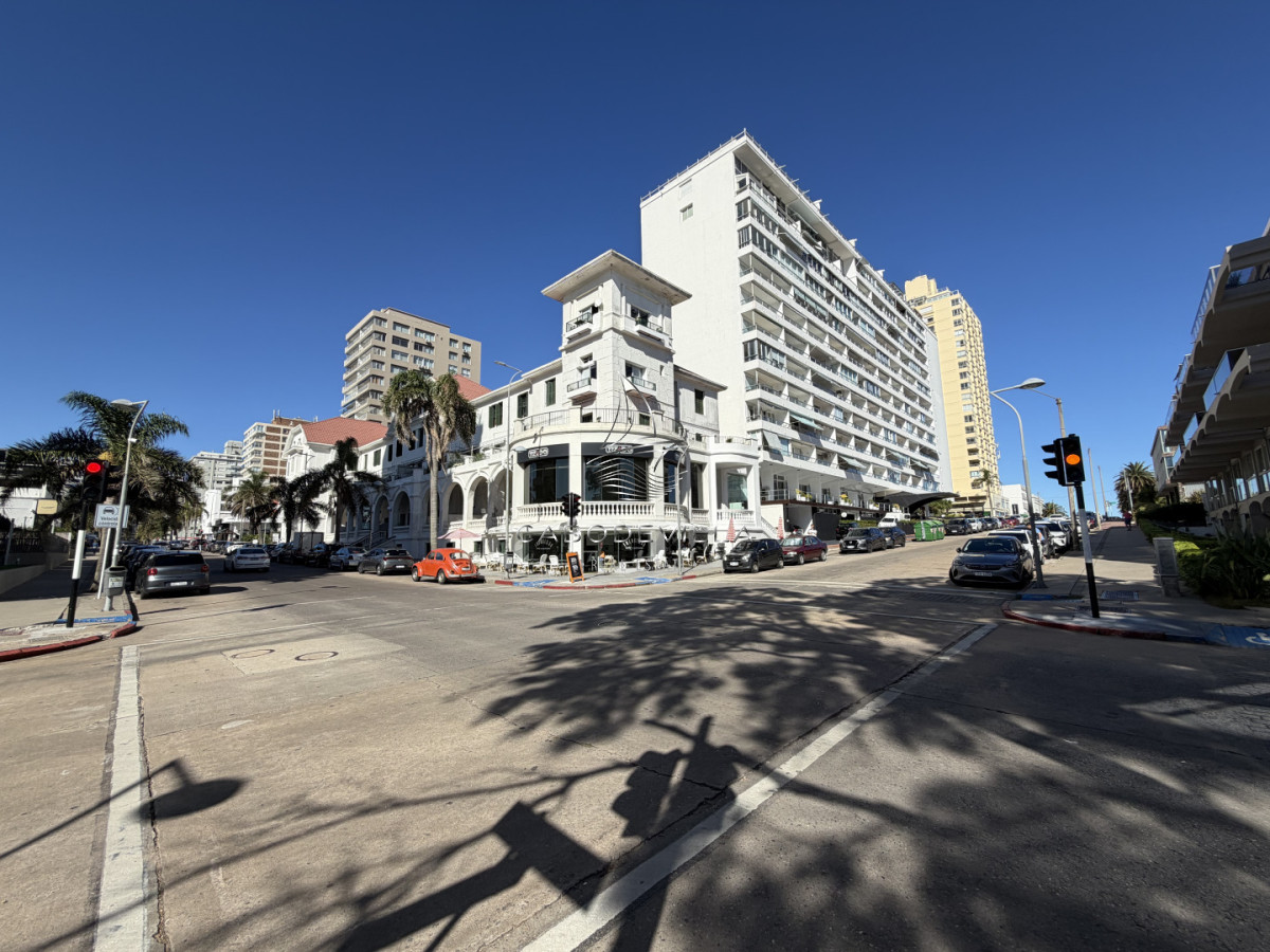Local Comercial ID.1056 - Local en alquiler anual en calle 20 Fashion Road Punta del Este