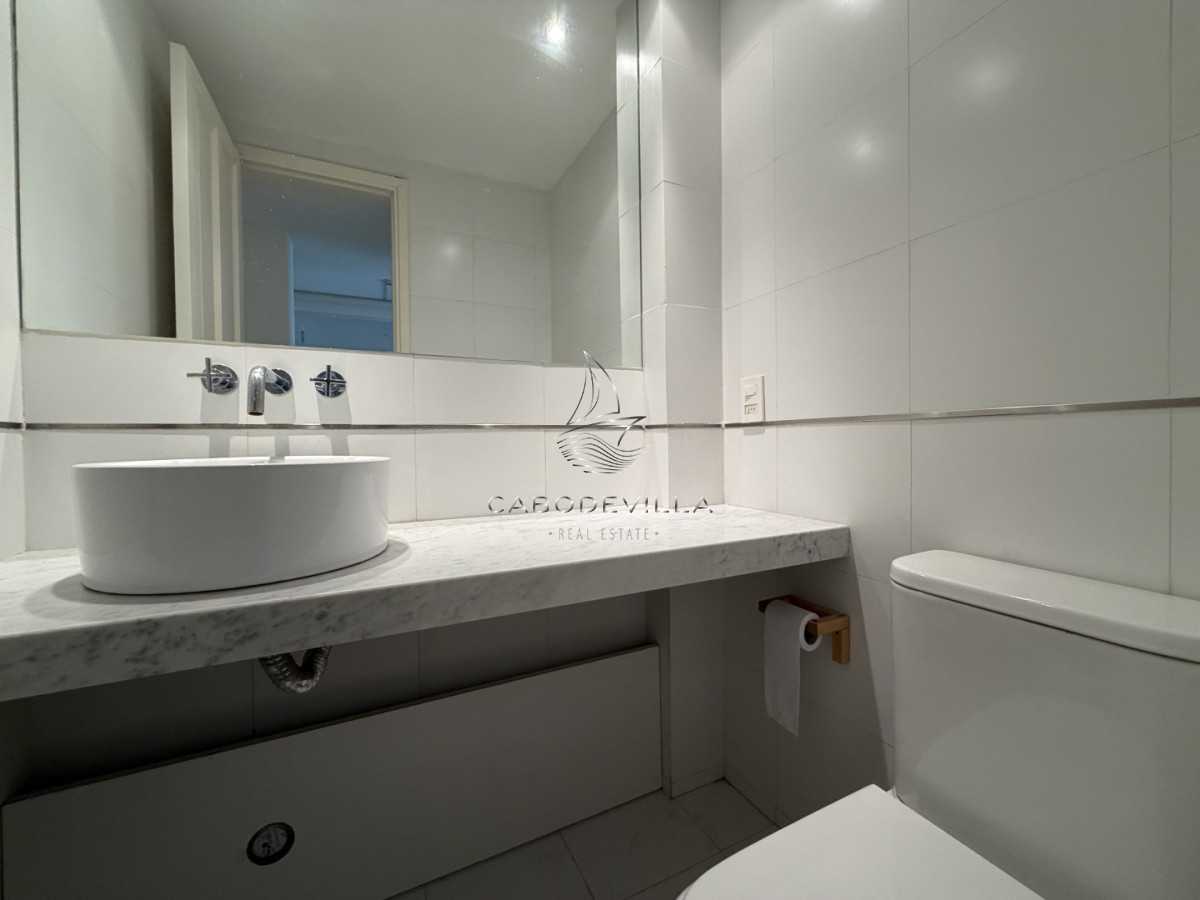 Local Comercial ID.1056 - Local en alquiler anual en calle 20 Fashion Road Punta del Este