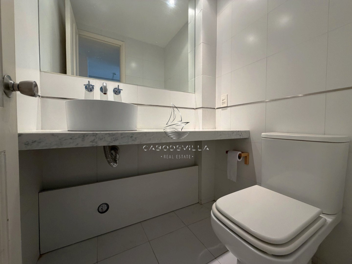 Local Comercial ID.1056 - Local en alquiler anual en calle 20 Fashion Road Punta del Este