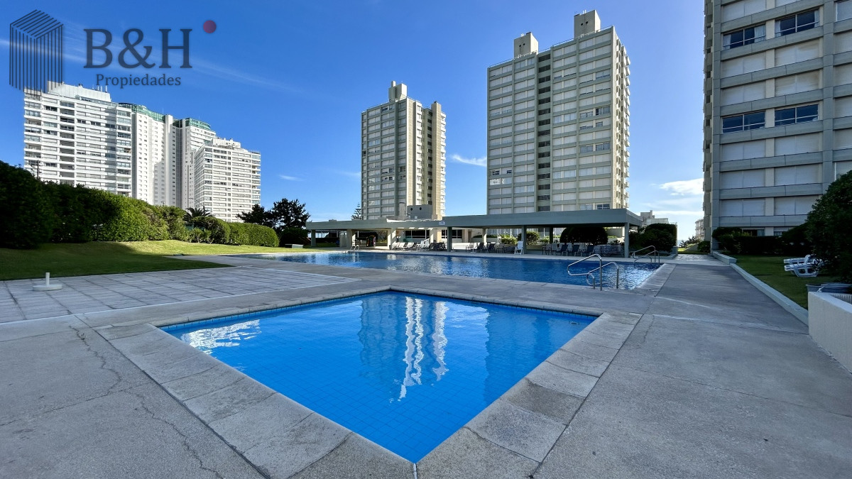 Apartamento ID.6962 - Apartamento en venta frente al mar en Punta del Este