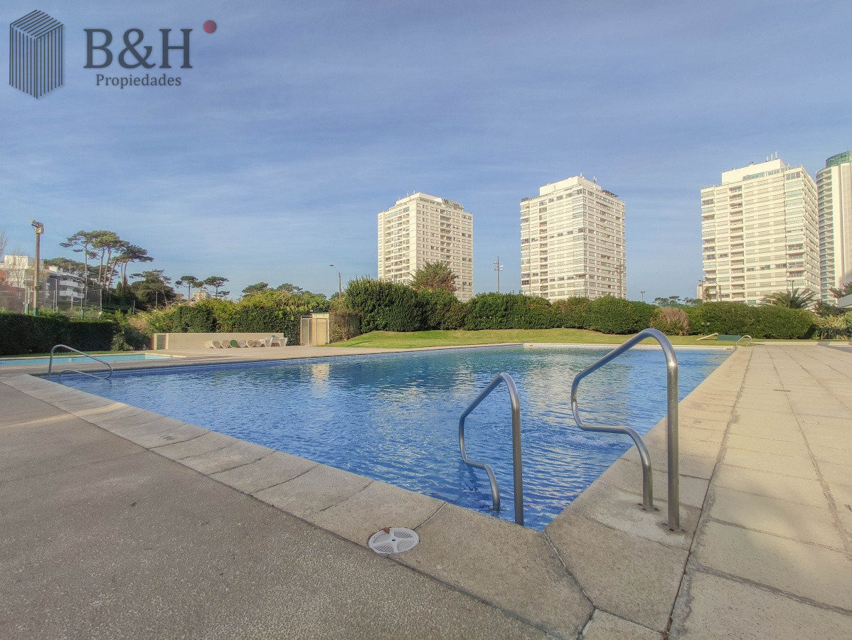 Apartamento ID.6962 - Apartamento en venta frente al mar en Punta del Este