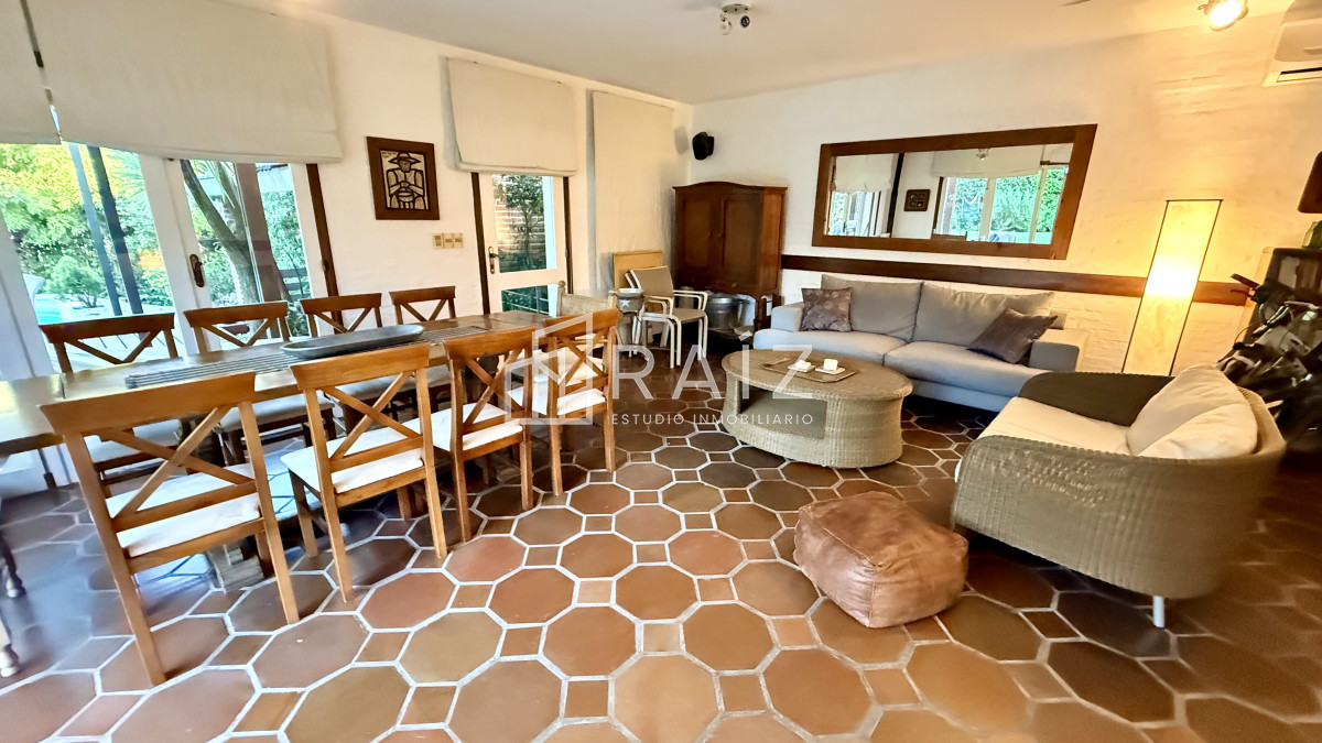 Casa ID.11823 - VENTA CASA 3 DORMITORIOS Y DEPENDENCIA PLAYA MANSA