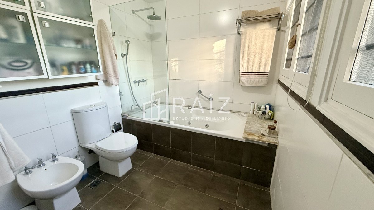 Casa ID.11823 - VENTA CASA 3 DORMITORIOS Y DEPENDENCIA PLAYA MANSA