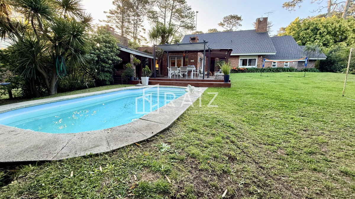 Casa ID.11823 - VENTA CASA 3 DORMITORIOS Y DEPENDENCIA PLAYA MANSA