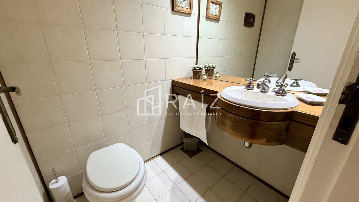 Casa ID.11823 - VENTA CASA 3 DORMITORIOS Y DEPENDENCIA PLAYA MANSA