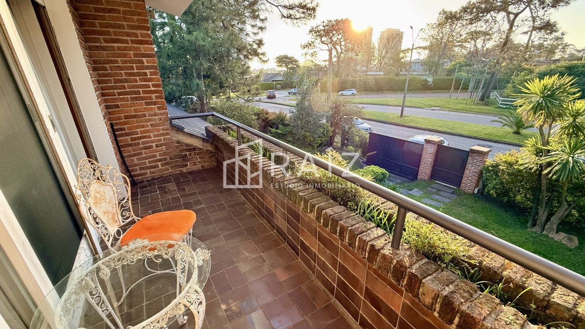 Casa ID.11823 - VENTA CASA 3 DORMITORIOS Y DEPENDENCIA PLAYA MANSA