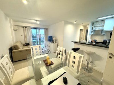 Apartamento de 2 dormitorios 1 baño ubicado en playa brava a metros 