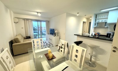 Apartamento de 2 dormitorios 1 baño ubicado en playa brava a metros
