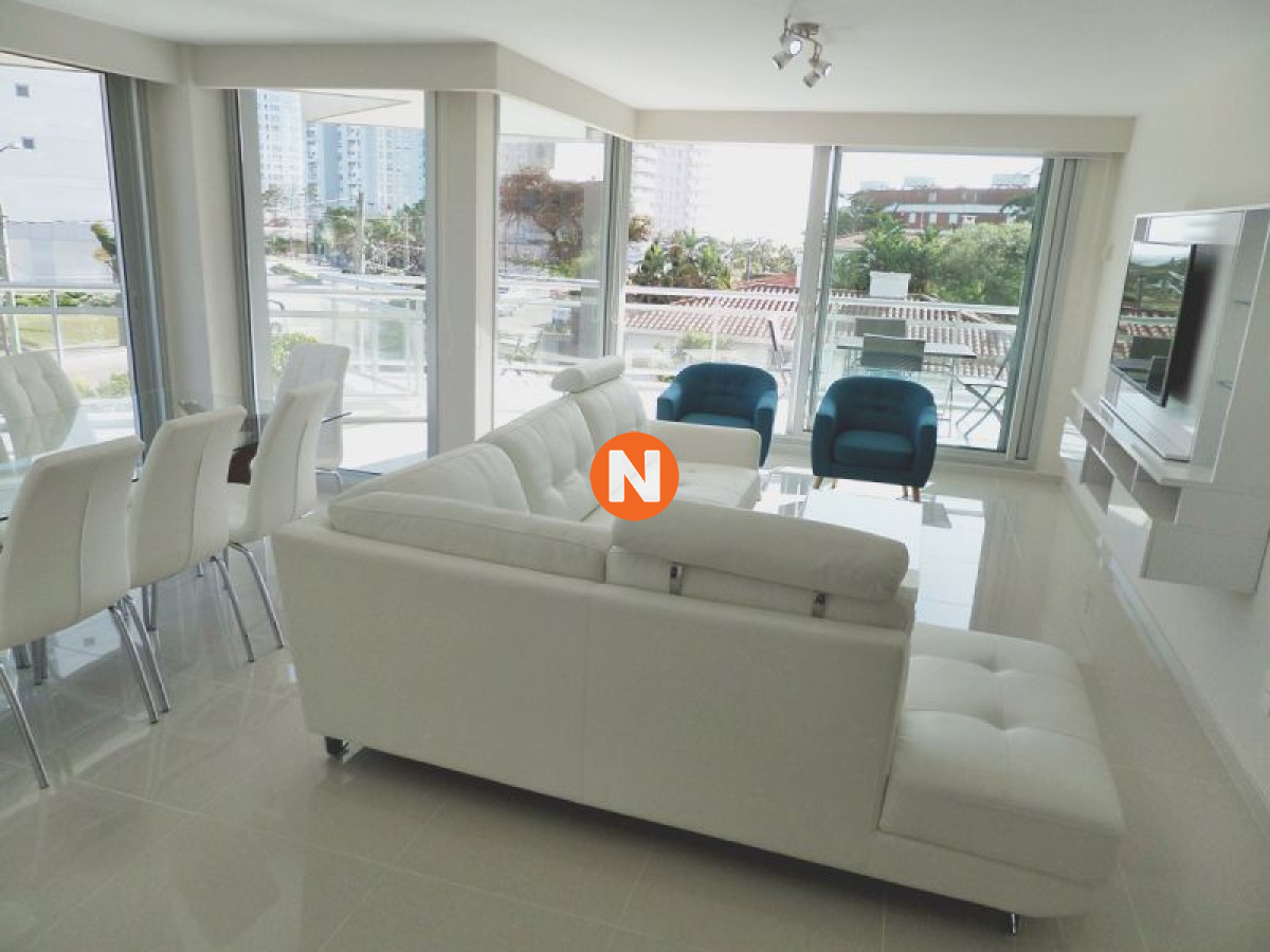 Apartamento Ref.220612 - VENTA DE APARTAMENTO DE 3 DORMITORIOS EN EDIFICIO SUNRISE PUNTA DEL ESTE 