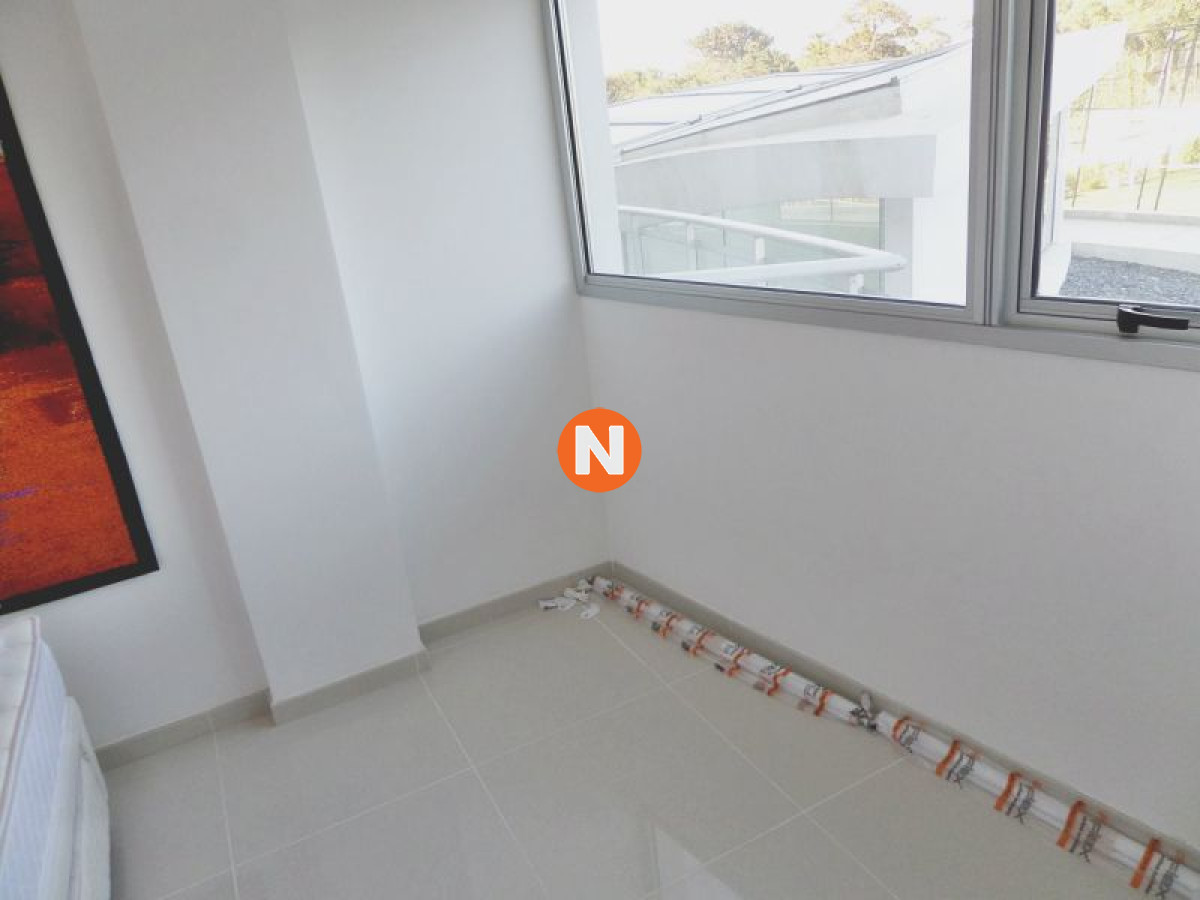 Apartamento Ref.220612 - VENTA DE APARTAMENTO DE 3 DORMITORIOS EN EDIFICIO SUNRISE PUNTA DEL ESTE 