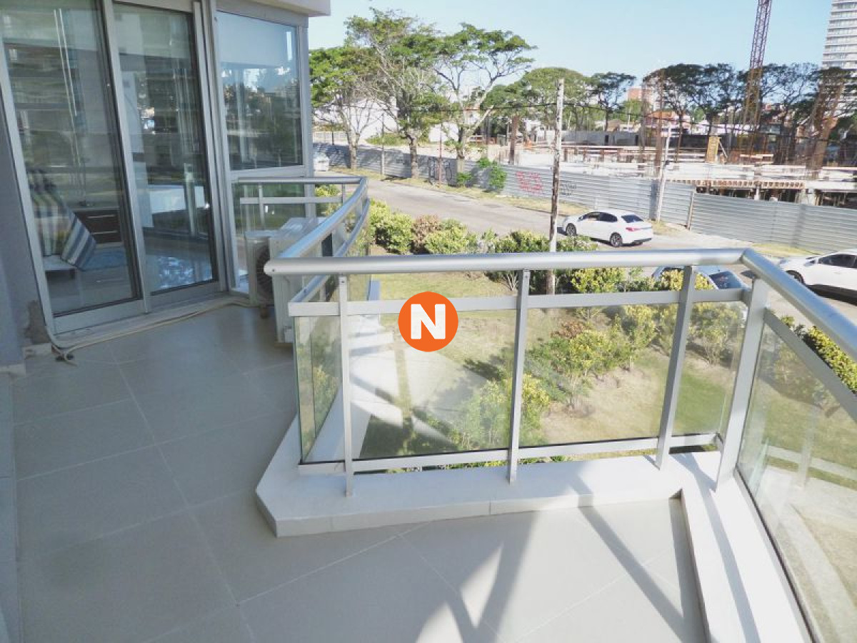 Apartamento Ref.220612 - VENTA DE APARTAMENTO DE 3 DORMITORIOS EN EDIFICIO SUNRISE PUNTA DEL ESTE 