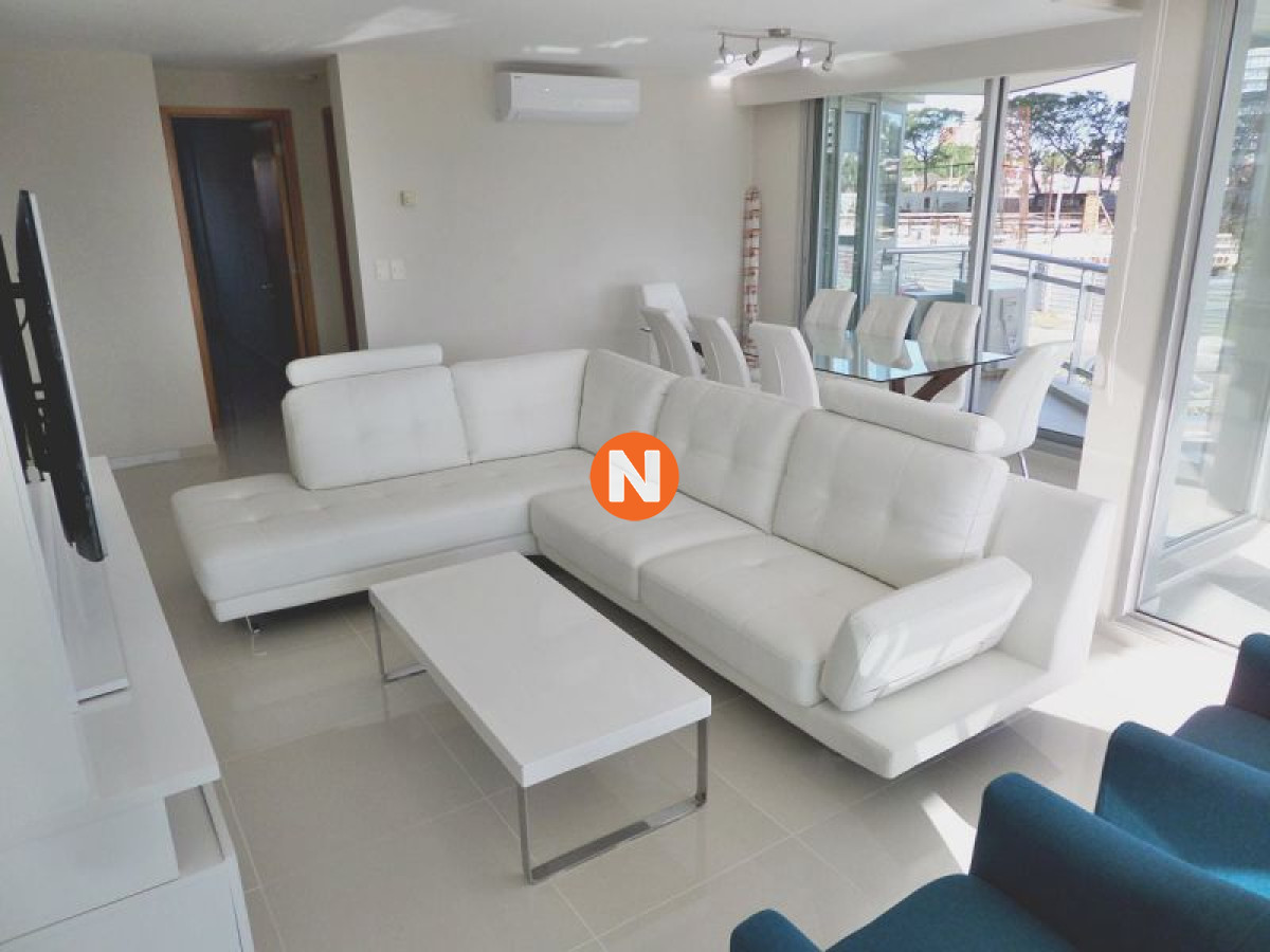 Apartamento Ref.220612 - VENTA DE APARTAMENTO DE 3 DORMITORIOS EN EDIFICIO SUNRISE PUNTA DEL ESTE 