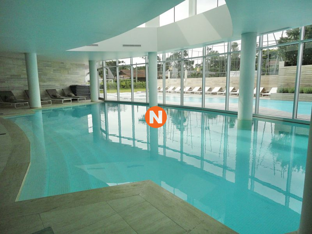 Apartamento Ref.220612 - VENTA DE APARTAMENTO DE 3 DORMITORIOS EN EDIFICIO SUNRISE PUNTA DEL ESTE 
