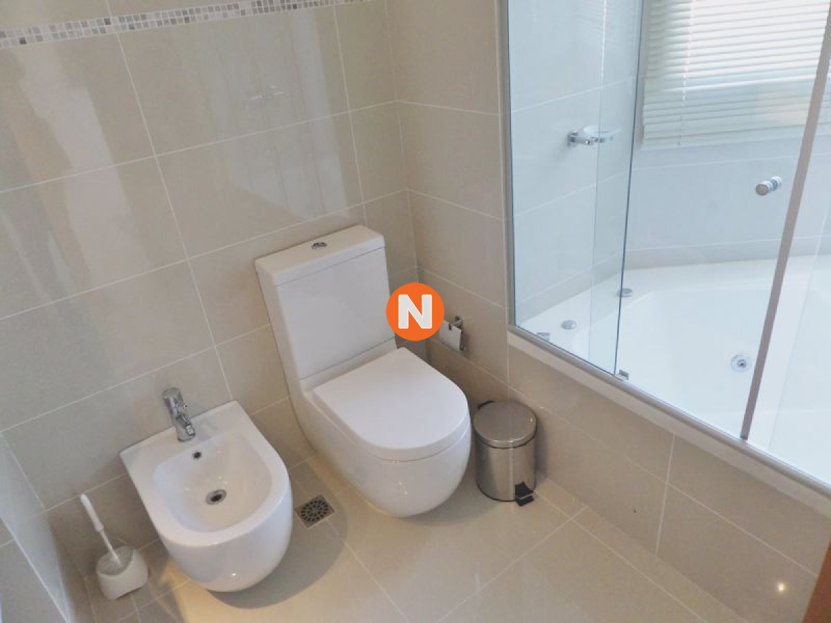 Apartamento Ref.220612 - VENTA DE APARTAMENTO DE 3 DORMITORIOS EN EDIFICIO SUNRISE PUNTA DEL ESTE 