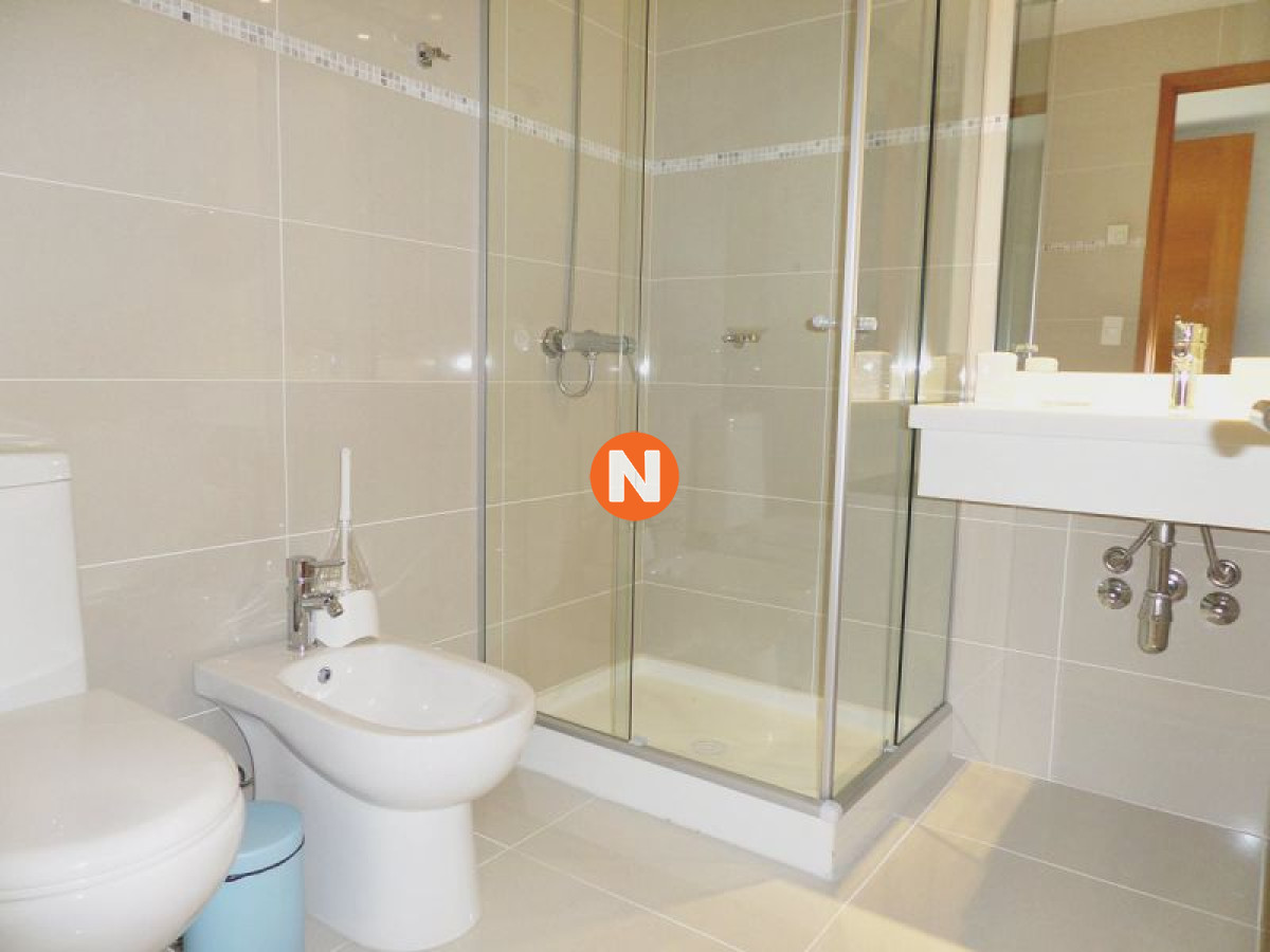 Apartamento Ref.220612 - VENTA DE APARTAMENTO DE 3 DORMITORIOS EN EDIFICIO SUNRISE PUNTA DEL ESTE 