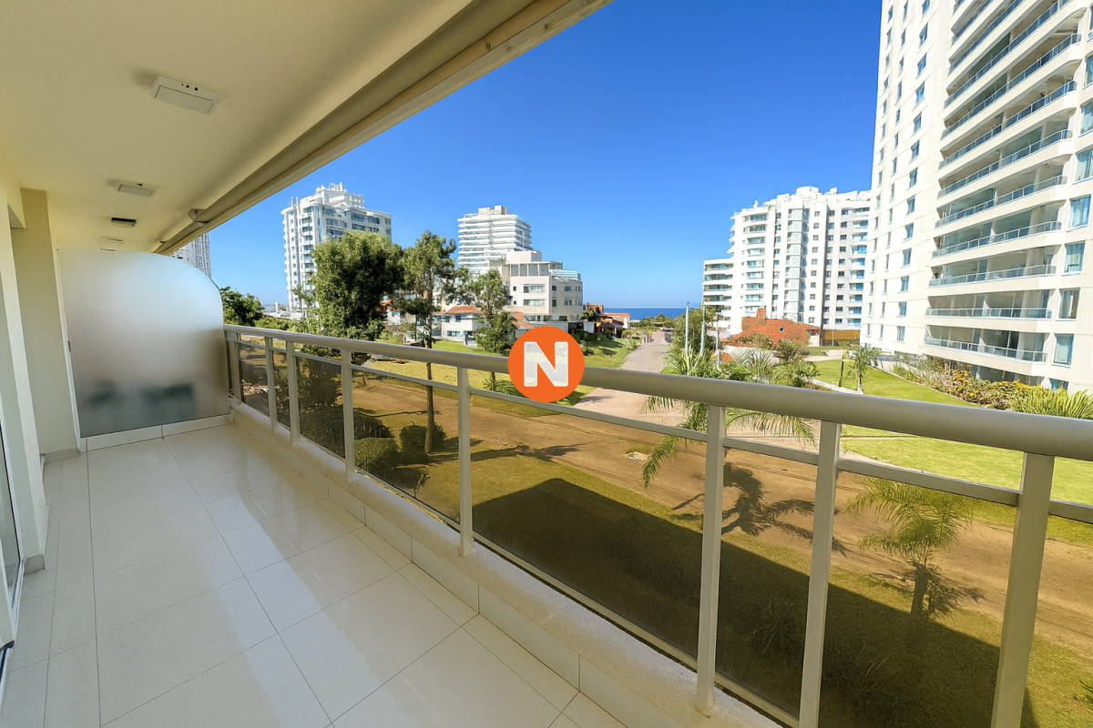 Apartamento Ref.225050 - Apartamento en venta de 3 dormitorios en Playa Brava Punta del Este
