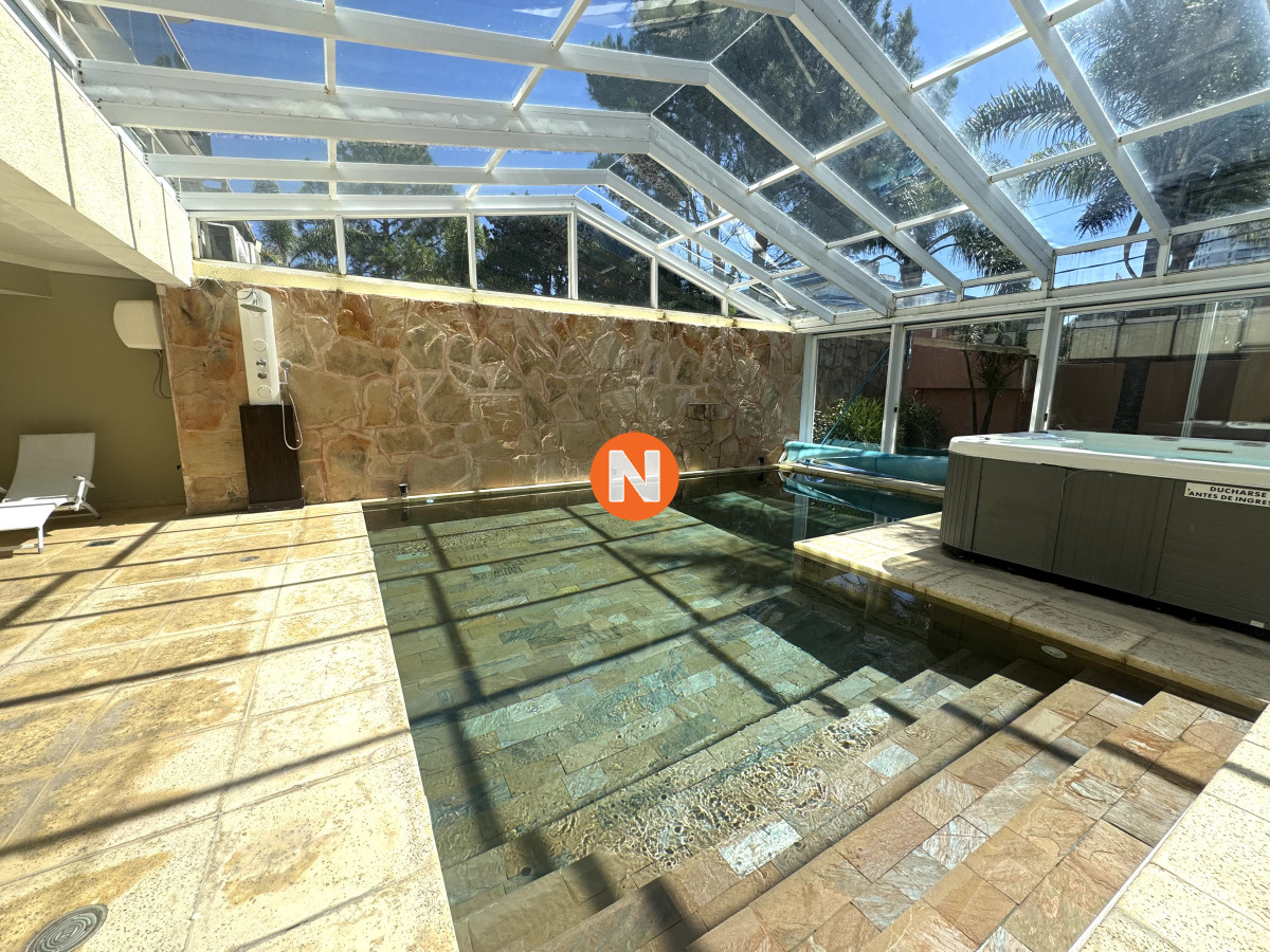 Apartamento Ref.225050 - Apartamento en venta de 3 dormitorios en Playa Brava Punta del Este