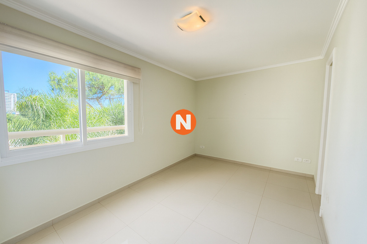 Apartamento Ref.225050 - Apartamento en venta de 3 dormitorios en Playa Brava Punta del Este