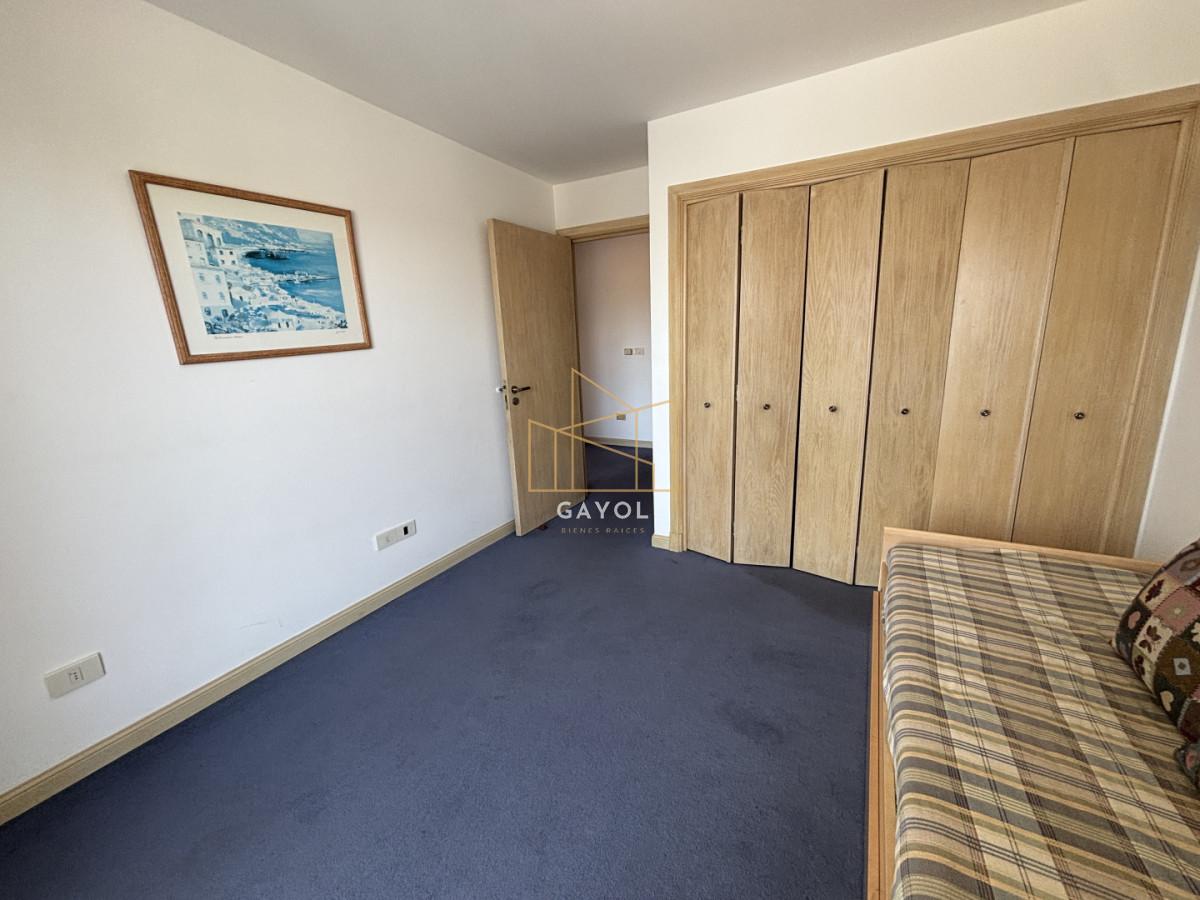 Apartamento ID.1078 - Apartamento en alquiler de 3 dormitorios y dependencia frente al mar en Playa Brava Punta del Este