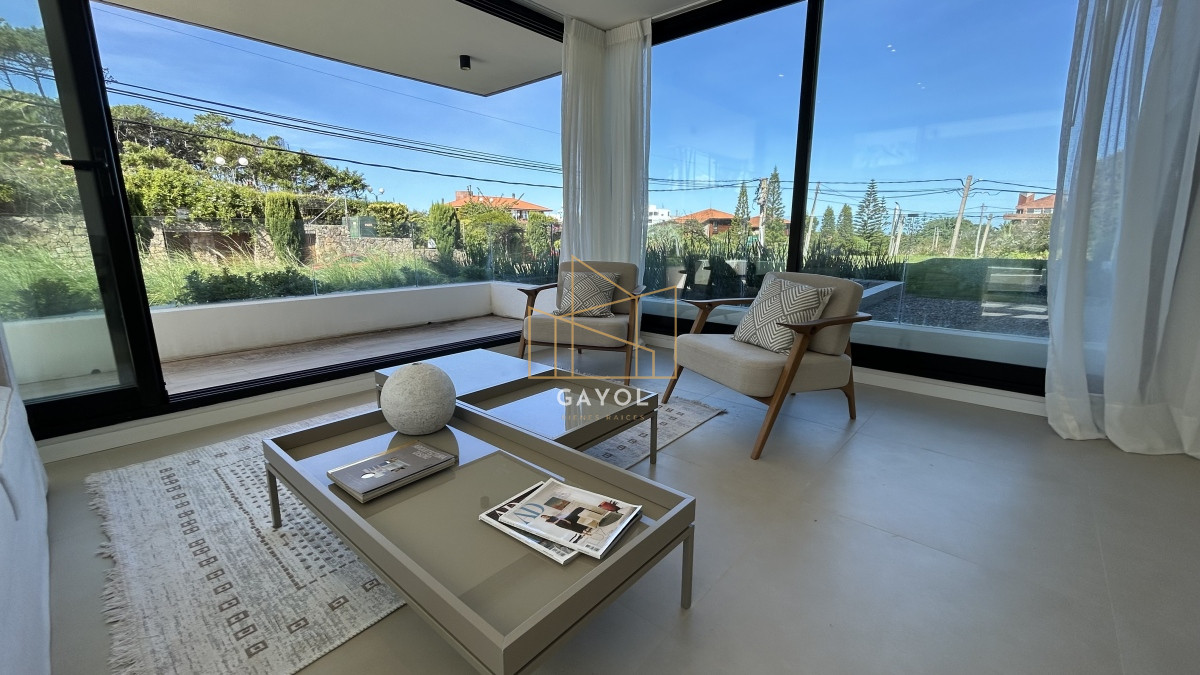 Apartamento ID.352 - Apartamento de 2 dormitorios en venta Punta del Este