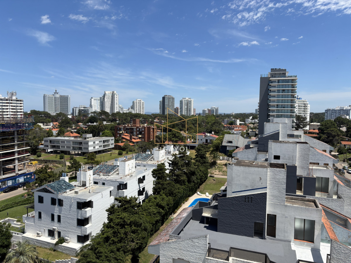 Apartamento ID.1078 - Apartamento en alquiler de 3 dormitorios y dependencia frente al mar en Playa Brava Punta del Este