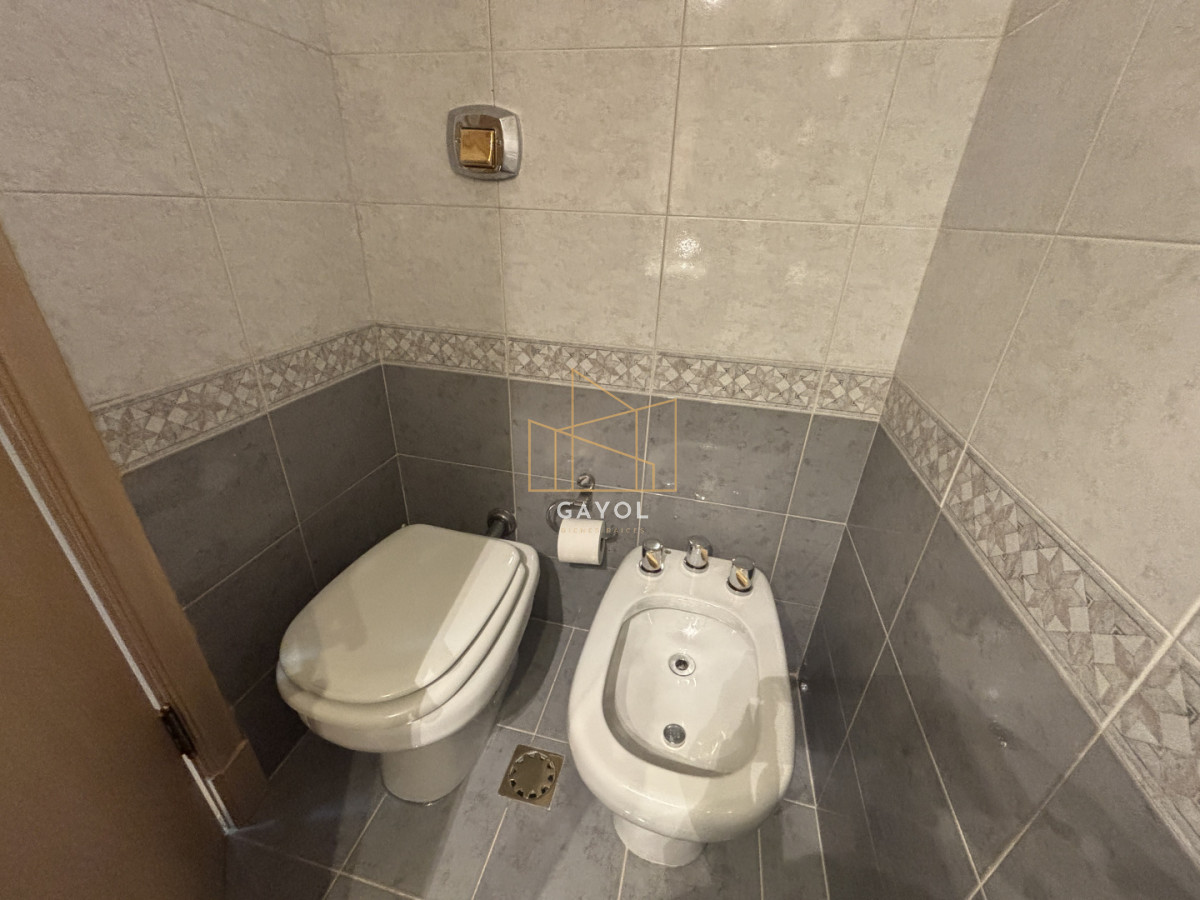 Apartamento ID.1078 - Apartamento en alquiler de 3 dormitorios y dependencia frente al mar en Playa Brava Punta del Este