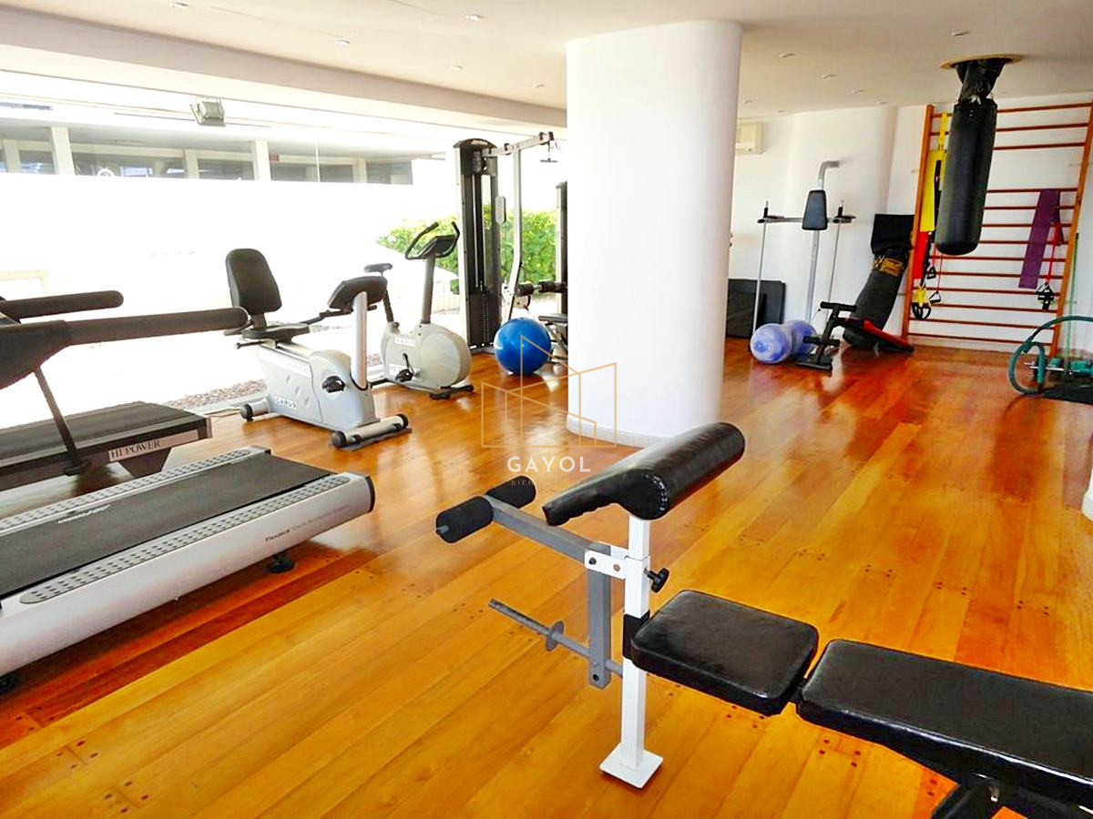 Apartamento ID.1078 - Apartamento en alquiler de 3 dormitorios y dependencia frente al mar en Playa Brava Punta del Este