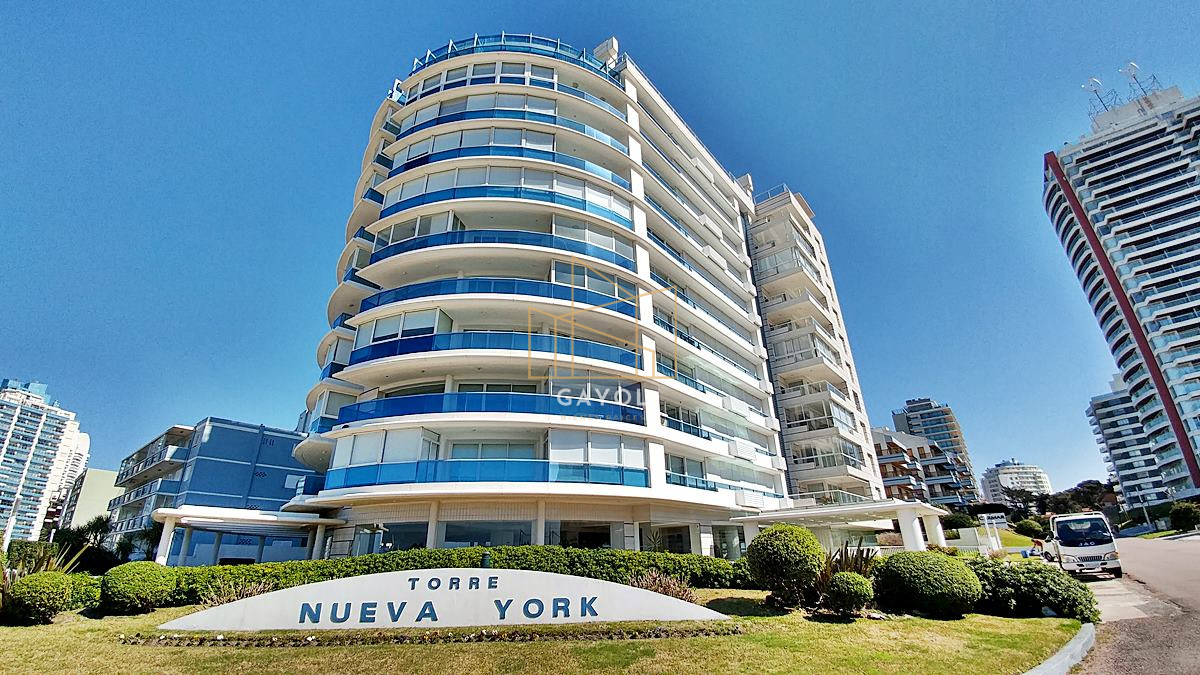 Apartamento ID.1078 - Apartamento en alquiler de 3 dormitorios y dependencia frente al mar en Playa Brava Punta del Este