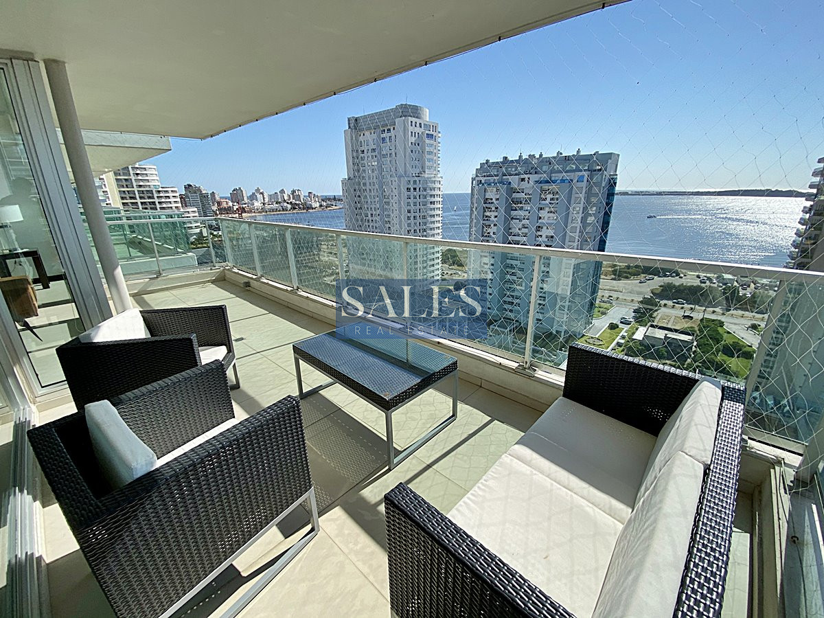 Apartamento ID.623 - Hermoso apartamento de 3 dormitorios a pasos de Playa Mansa! 