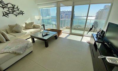 Hermoso apartamento de 3 dormitorios a pasos de Playa Mansa!