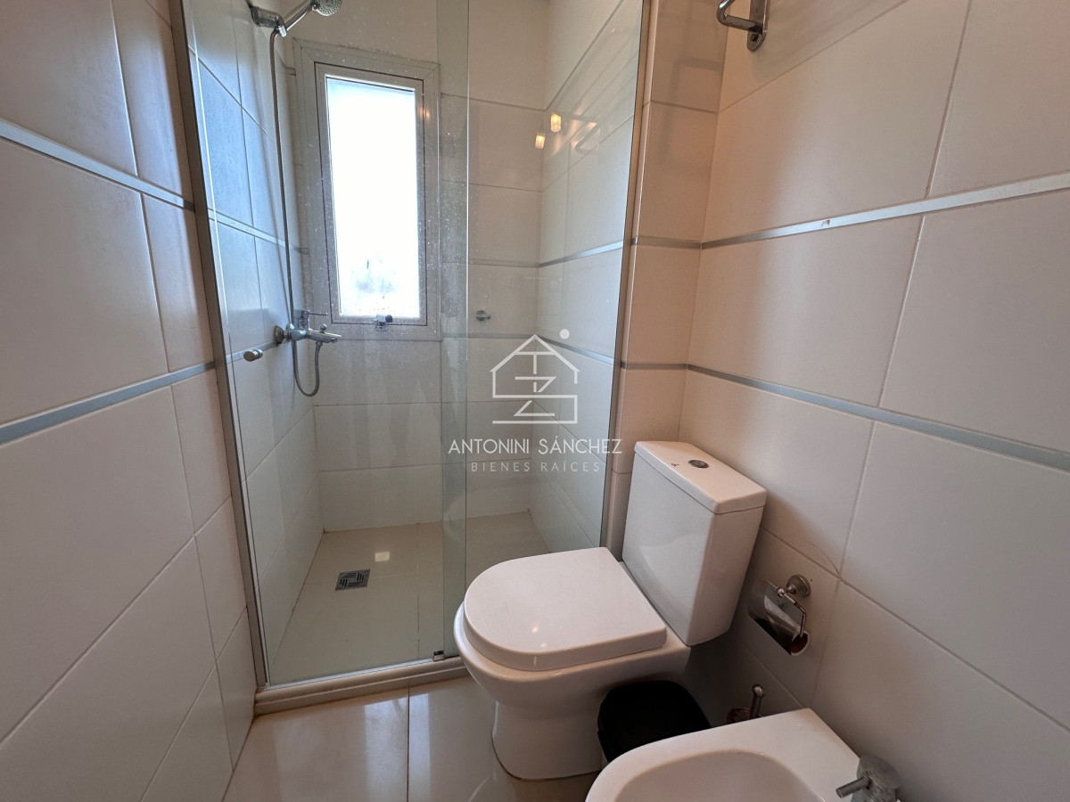 Apartamento ID.1946 - Apartamento en venta en primera linea Playa Mansa - parrillero