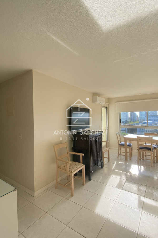 Apartamento ID.2686 - Apartamento en venta, 2 dormitorios Avenida Roosevelt 