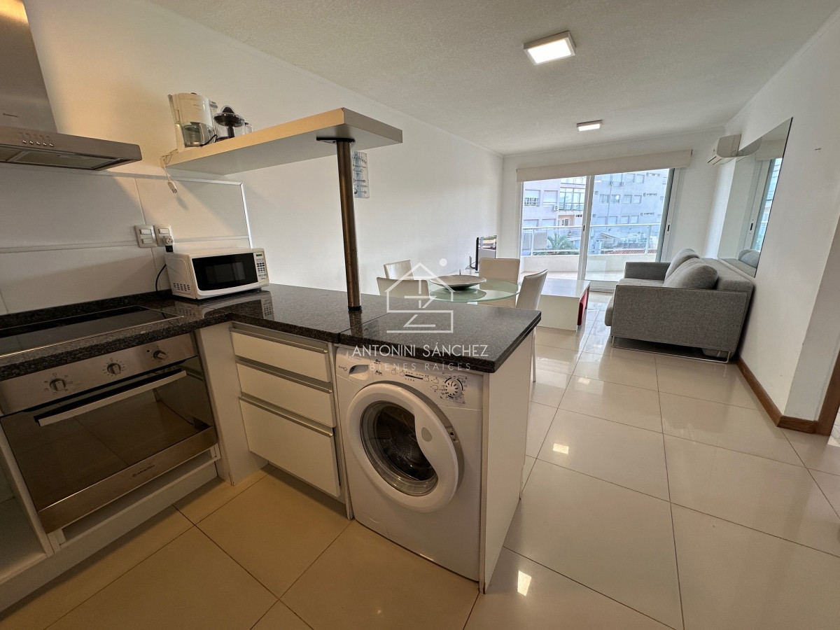Apartamento ID.1946 - Apartamento en venta en primera linea Playa Mansa - parrillero