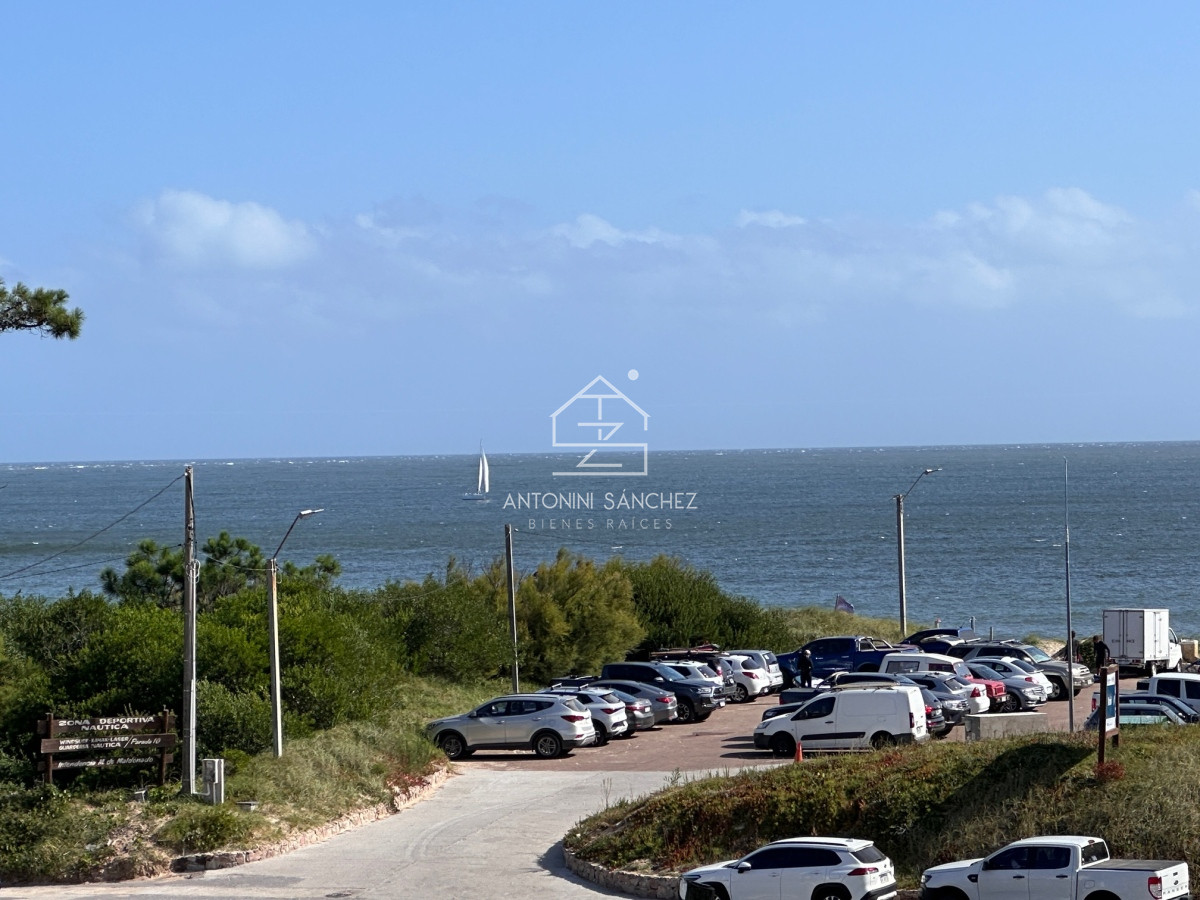 Apartamento ID.1946 - Apartamento en venta en primera linea Playa Mansa - parrillero