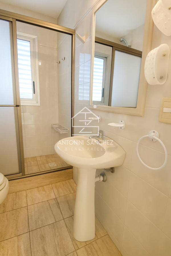 Apartamento ID.2686 - Apartamento en venta, 2 dormitorios Avenida Roosevelt 