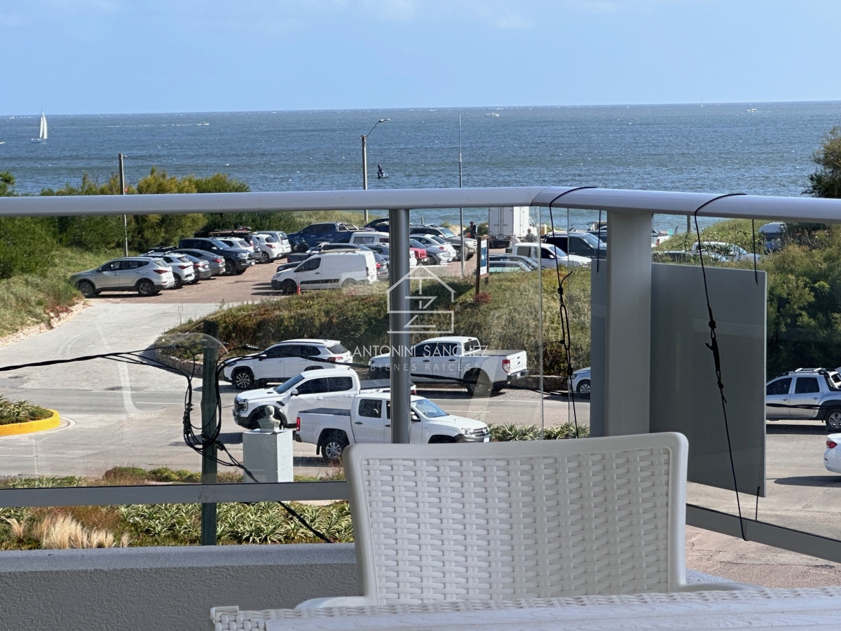 Apartamento ID.1946 - Apartamento en venta en primera linea Playa Mansa - parrillero