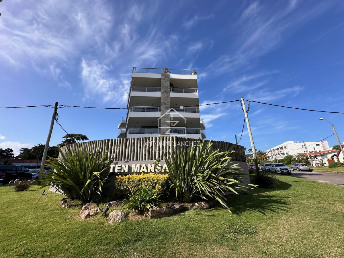 Apartamento ID.1946 - Apartamento en venta en primera linea Playa Mansa - parrillero