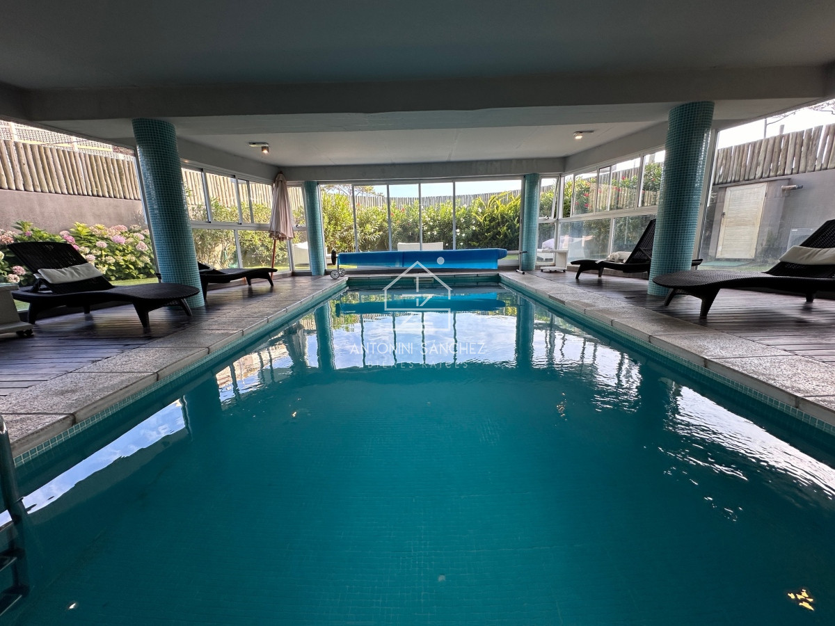 Apartamento ID.1946 - Apartamento en venta en primera linea Playa Mansa - parrillero