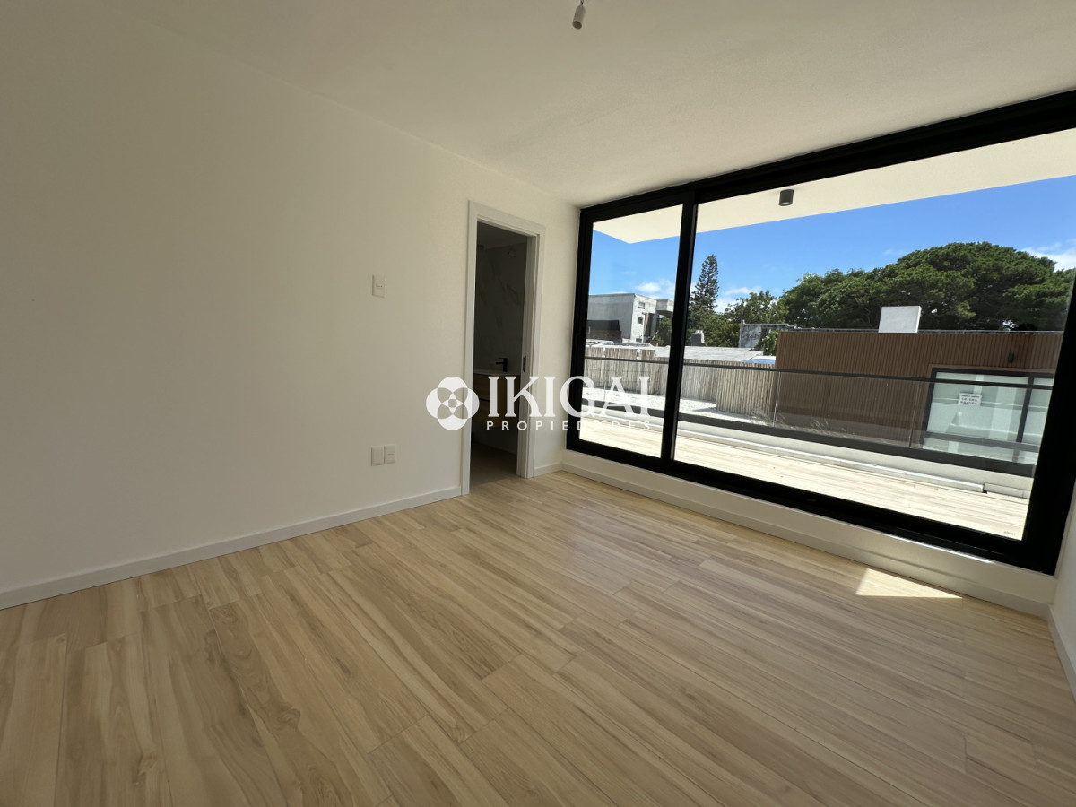 Apartamento ID.696 - Apartamento en venta de 2 dormitorios, Aidy Grill, Punta del Este.