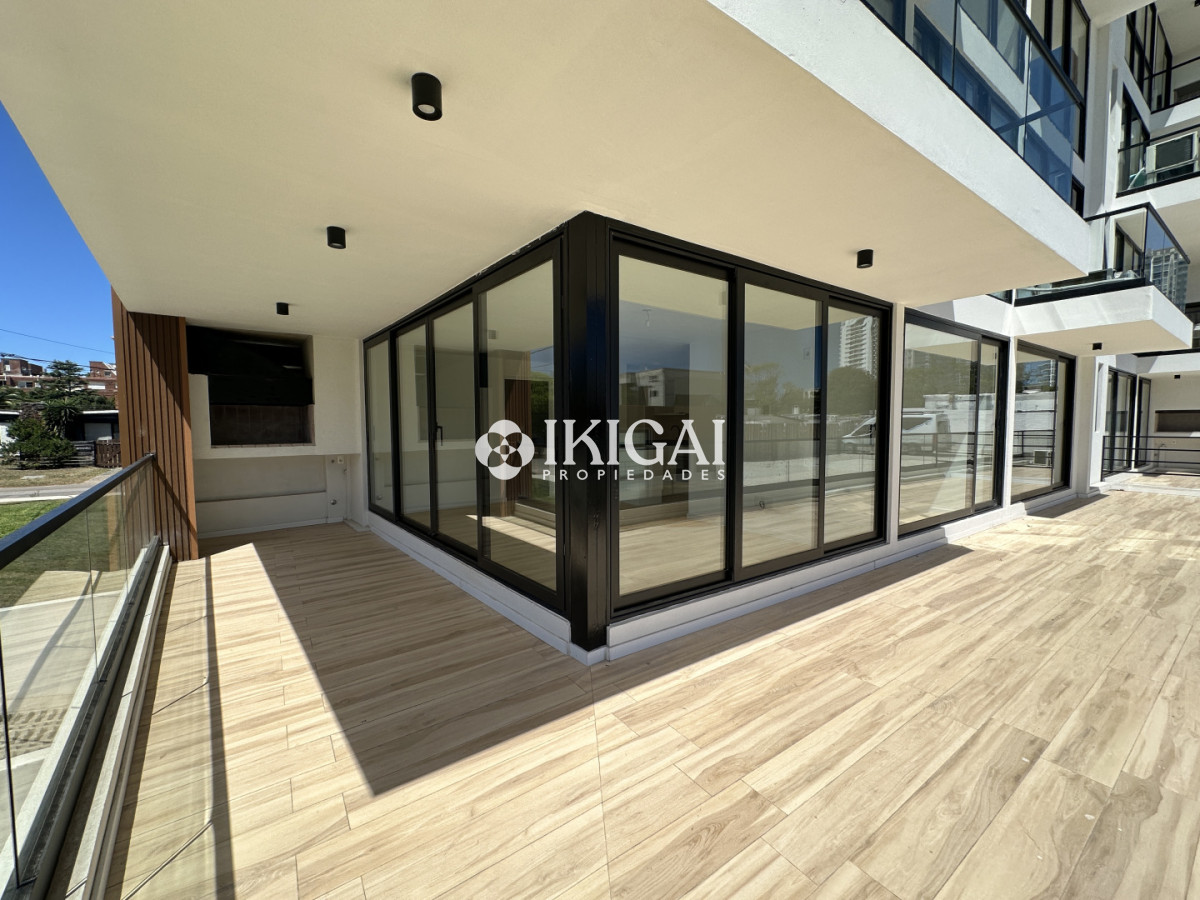 Apartamento ID.696 - Apartamento en venta de 2 dormitorios, Aidy Grill, Punta del Este.